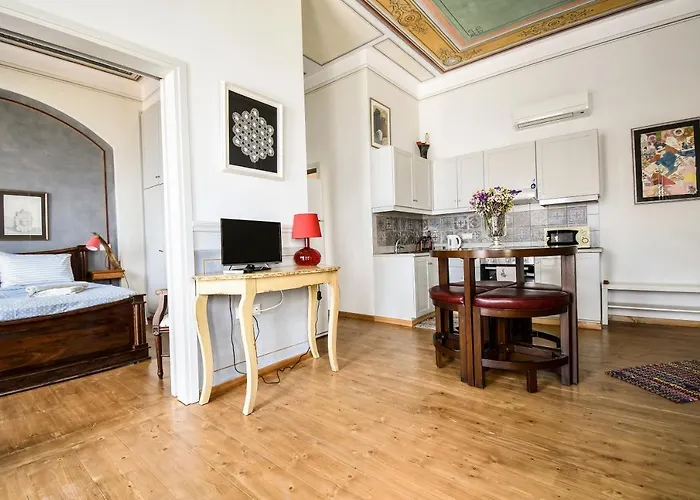 Anoi Tholos 아파트